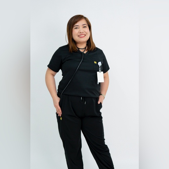 MEDIUM Size Drifit Top and Jogger Scrub Set - Picture 3 of 11